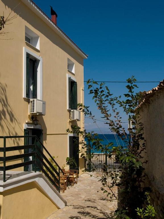 Meliti Guesthouse Акрата Экстерьер фото