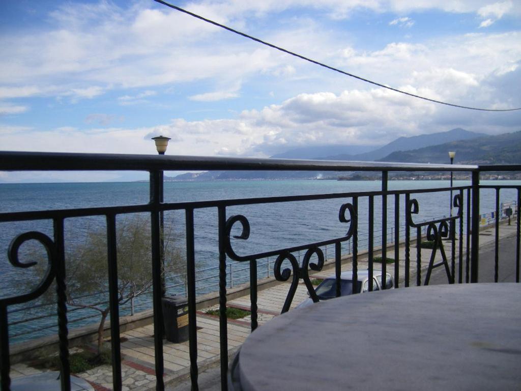 Meliti Guesthouse Акрата Экстерьер фото
