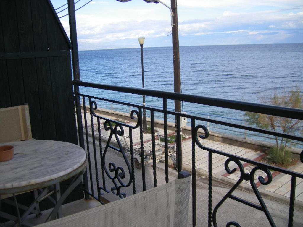 Meliti Guesthouse Акрата Экстерьер фото