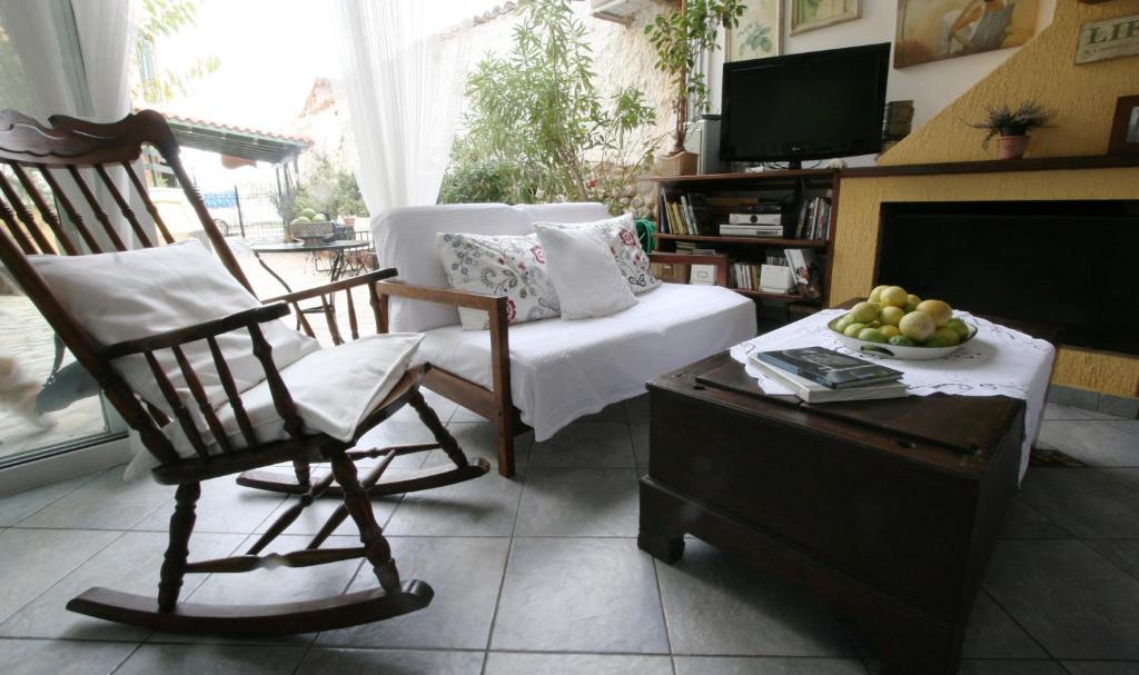 Meliti Guesthouse Акрата Экстерьер фото